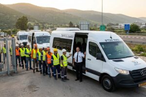 הסעות עובדים עם מוניות ניצב: פתרון תחבורה חכם לארגונים בצפון